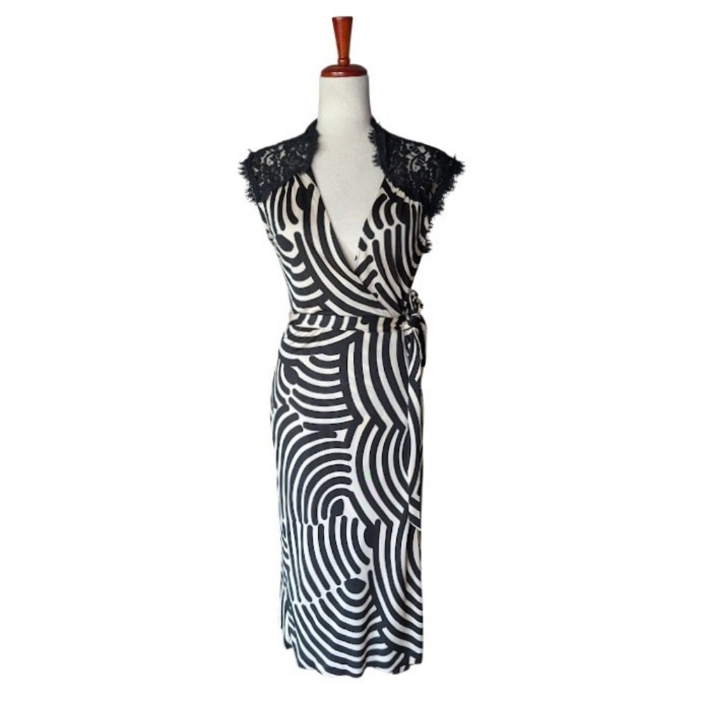 Diane von Furstenberg Olivier Black Cream Swirl Lace Wrap Dress 10 D4270044S8